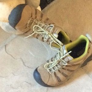 KEEN women’s hiking boots